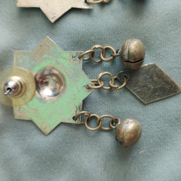 Vintage Gold Metal Earrings - Picture 2 of 3